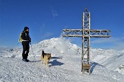 58 Bella vista in Arera dalla croce del Grem, spazzato dal vento  